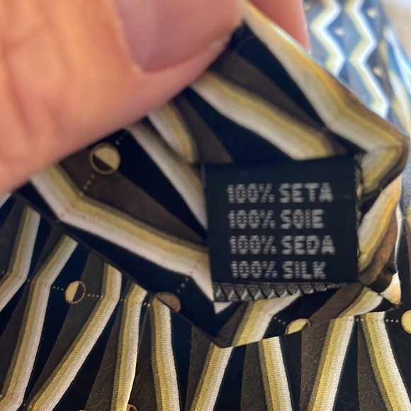 Kilburne & Finch - Fine Clothiers - 100% Silk Vintage Tie - Picture 4 of 5